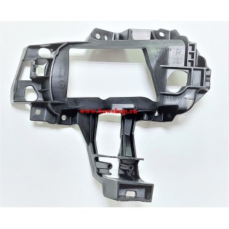 Кронштейн крепления правой ПТФ BR5V51684B Mazda